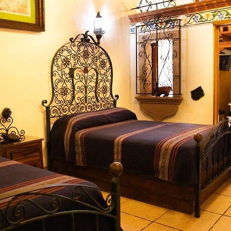 Hotel Los Escudos Pátzcuaro Exterior foto