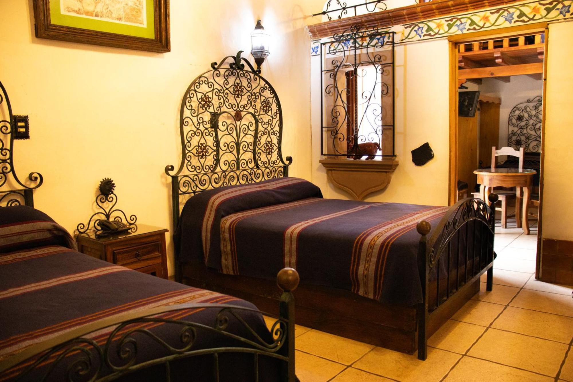 Hotel Los Escudos Pátzcuaro Exterior foto