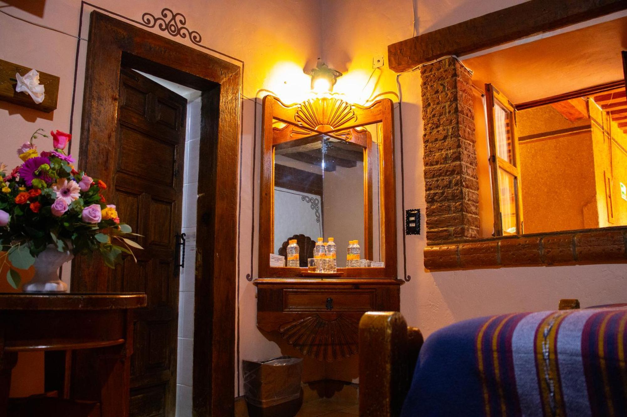 Hotel Los Escudos Pátzcuaro Exterior foto