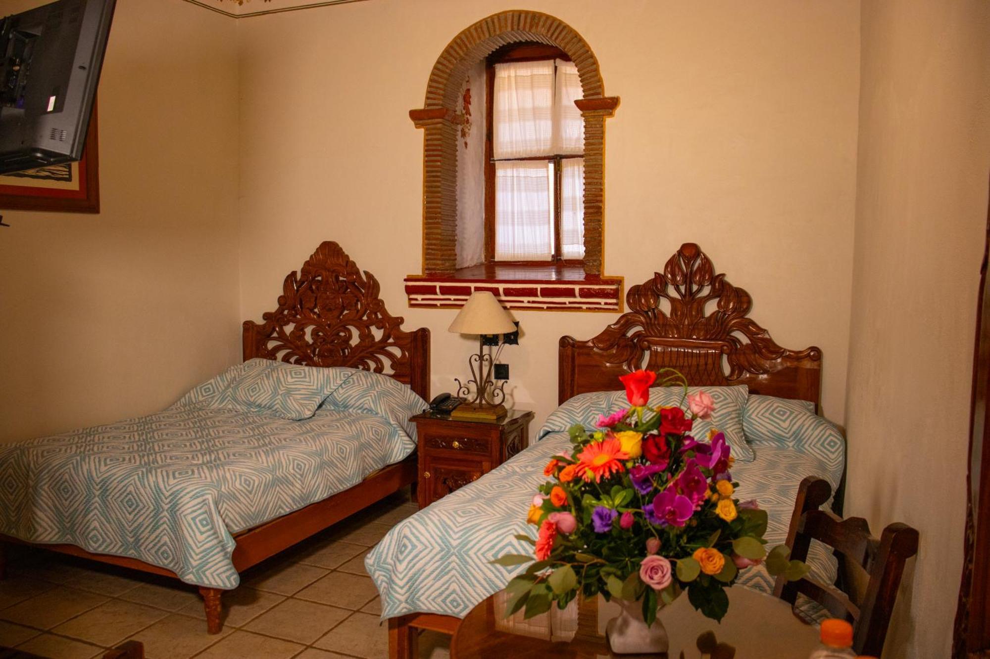 Hotel Los Escudos Pátzcuaro Exterior foto