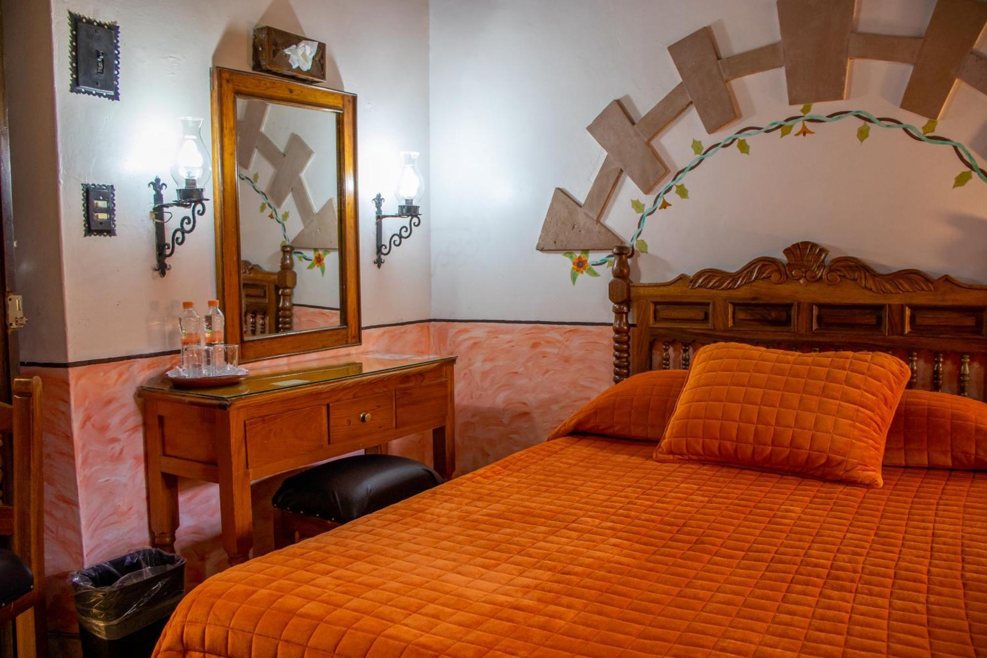 Hotel Los Escudos Pátzcuaro Exterior foto